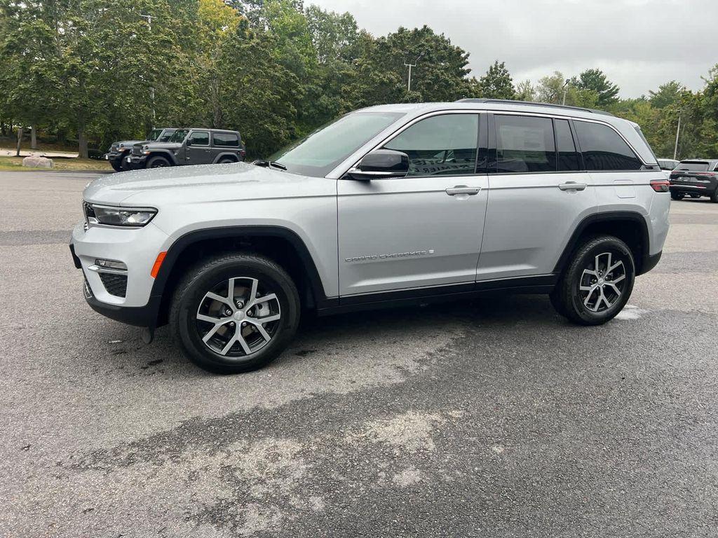 new 2025 Jeep Grand Cherokee car, priced at $45,250
