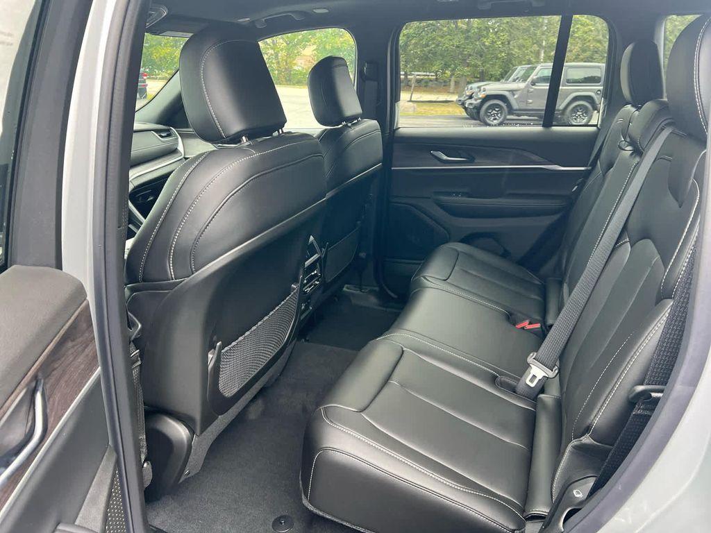 new 2025 Jeep Grand Cherokee car, priced at $45,250