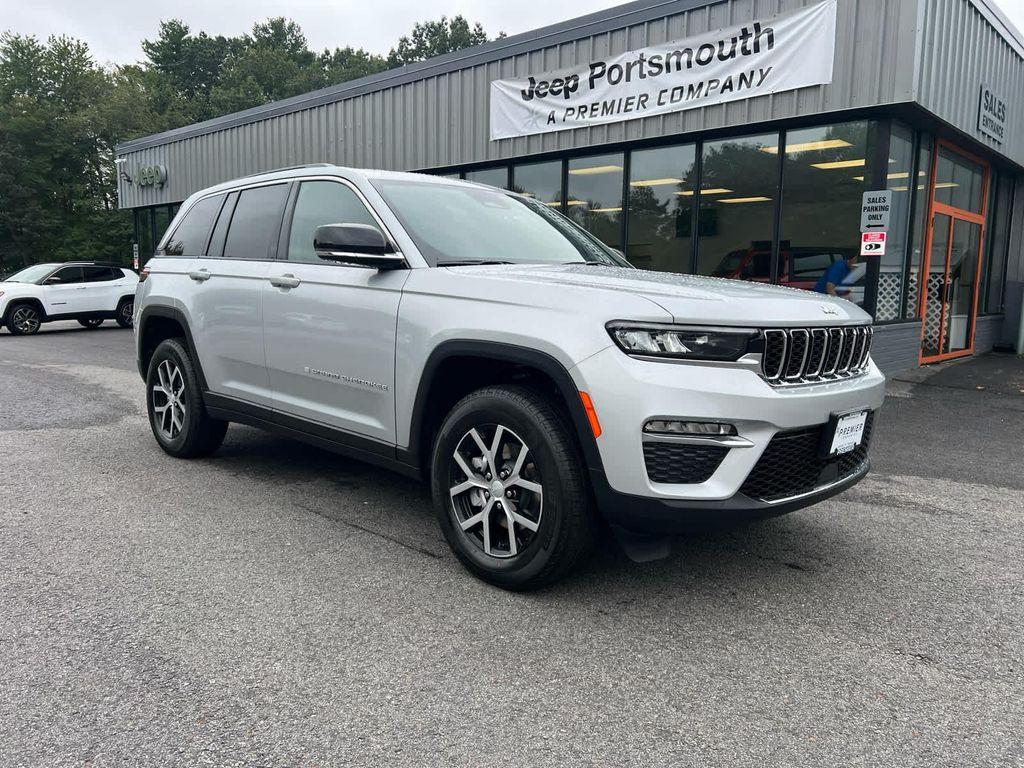 new 2025 Jeep Grand Cherokee car, priced at $45,250