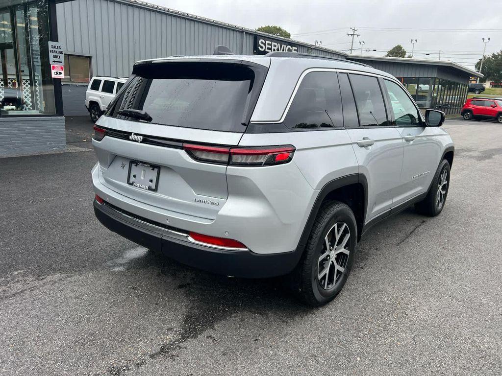 new 2025 Jeep Grand Cherokee car, priced at $45,250