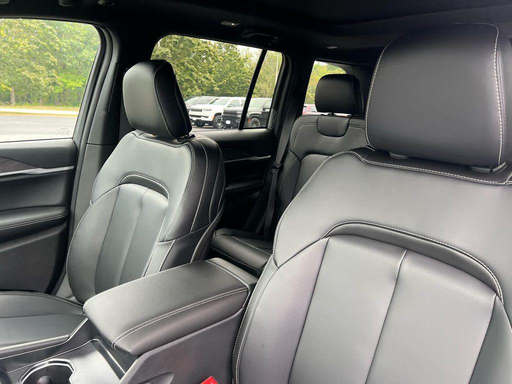 new 2025 Jeep Grand Cherokee car, priced at $45,250