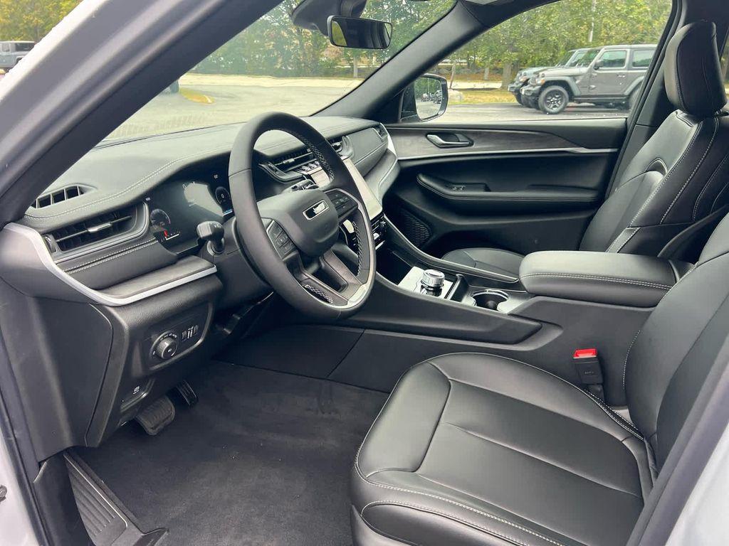 new 2025 Jeep Grand Cherokee car, priced at $45,250