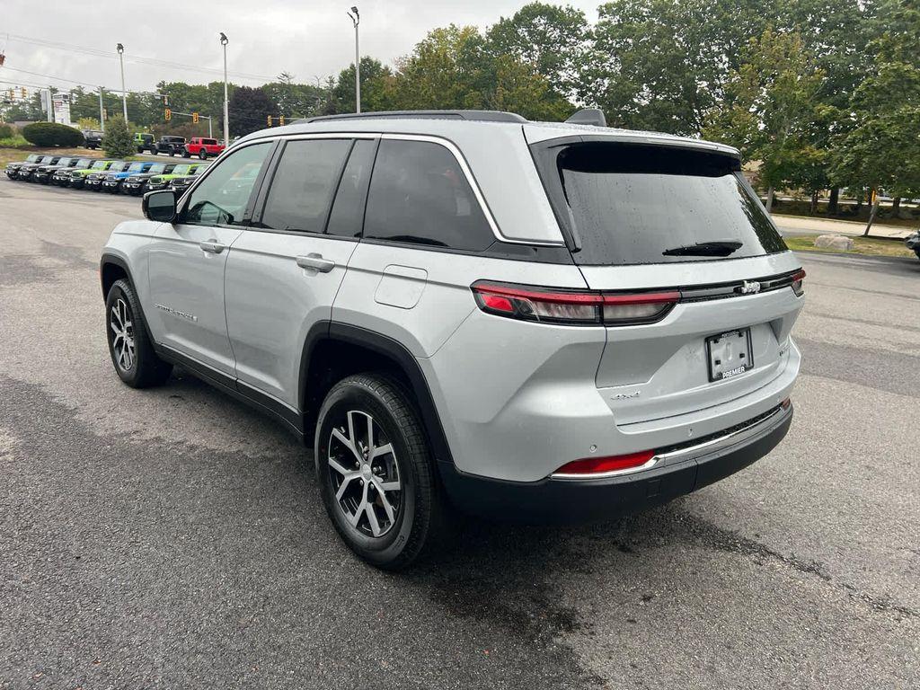 new 2025 Jeep Grand Cherokee car, priced at $45,250
