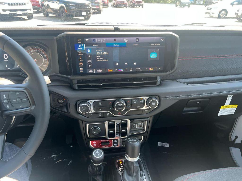 new 2025 Jeep Wrangler car, priced at $55,415