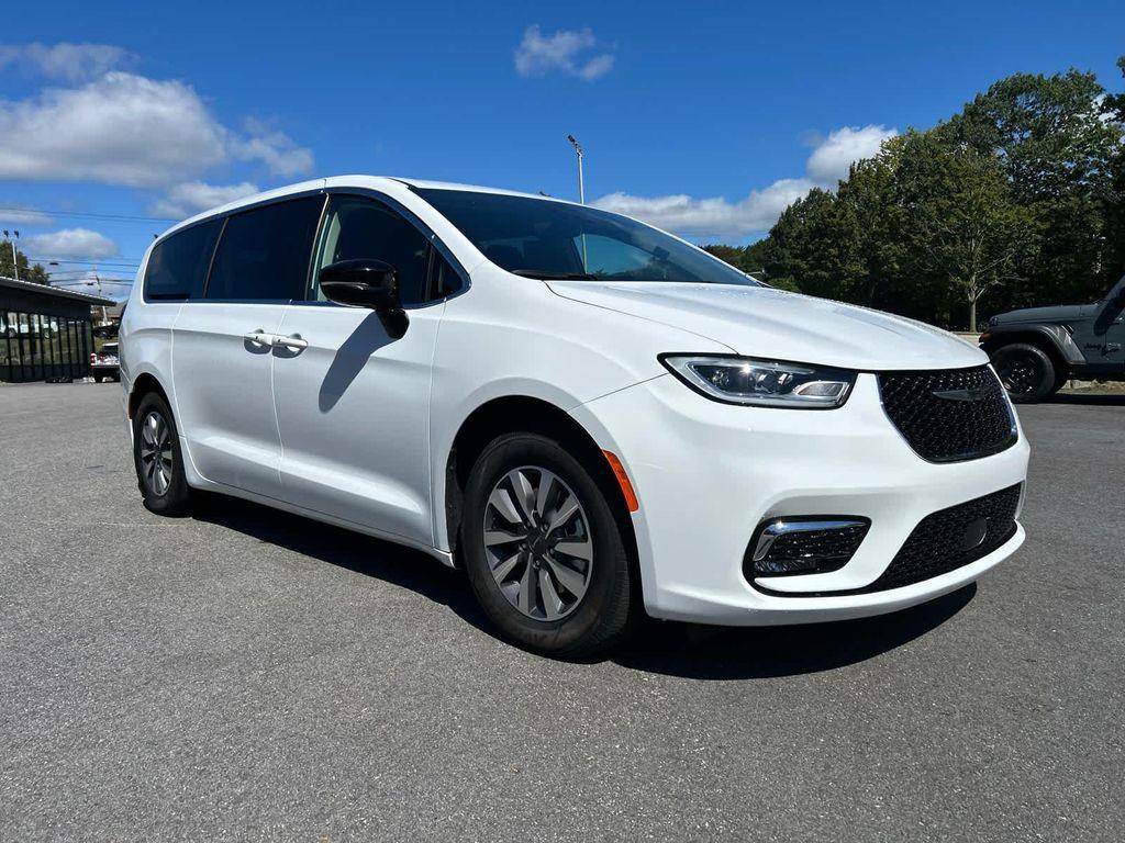 used 2024 Chrysler Pacifica Hybrid car, priced at $31,975