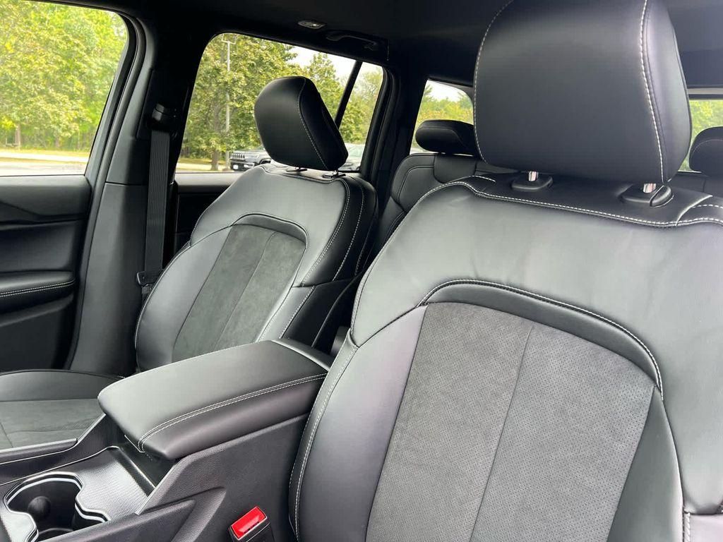 new 2025 Jeep Grand Cherokee car, priced at $44,750
