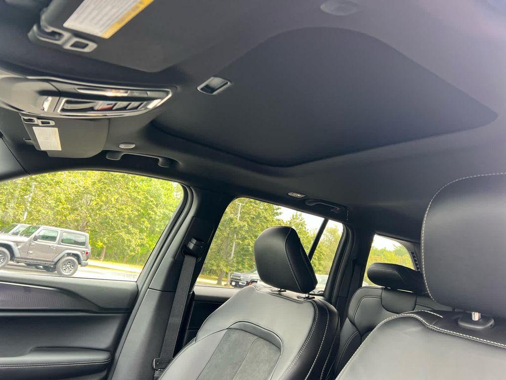 new 2025 Jeep Grand Cherokee car, priced at $44,750