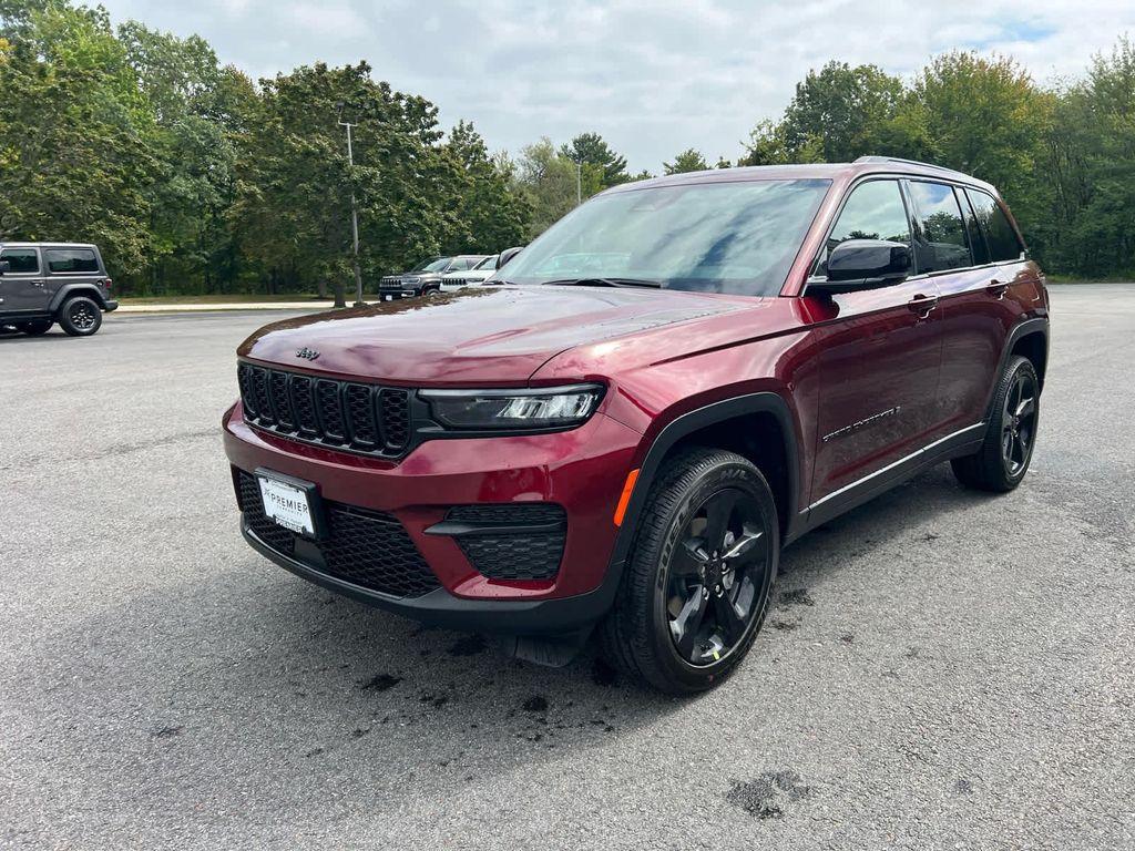 new 2025 Jeep Grand Cherokee car, priced at $44,750