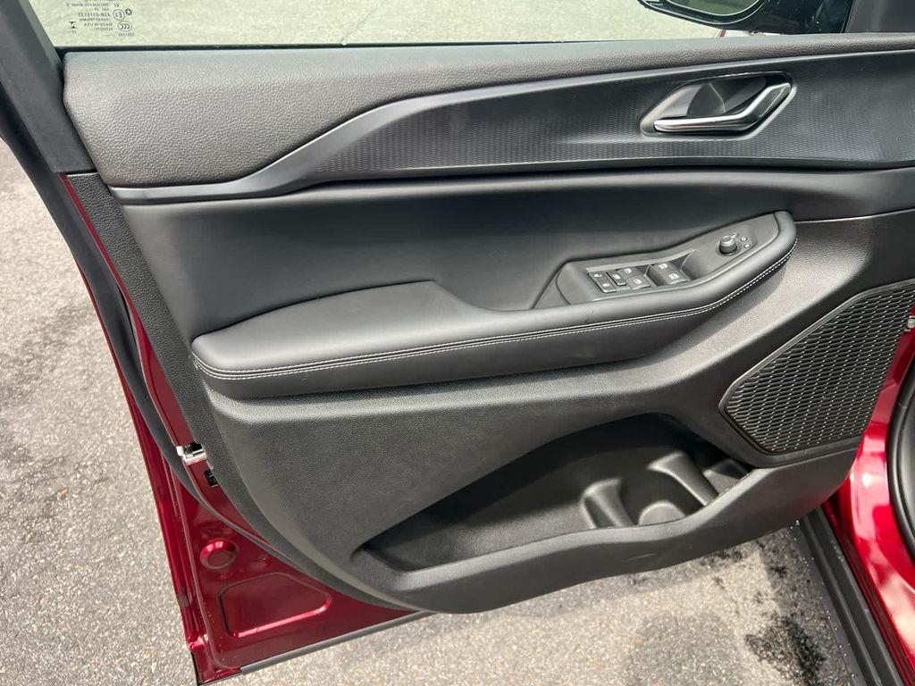 new 2025 Jeep Grand Cherokee car, priced at $44,750