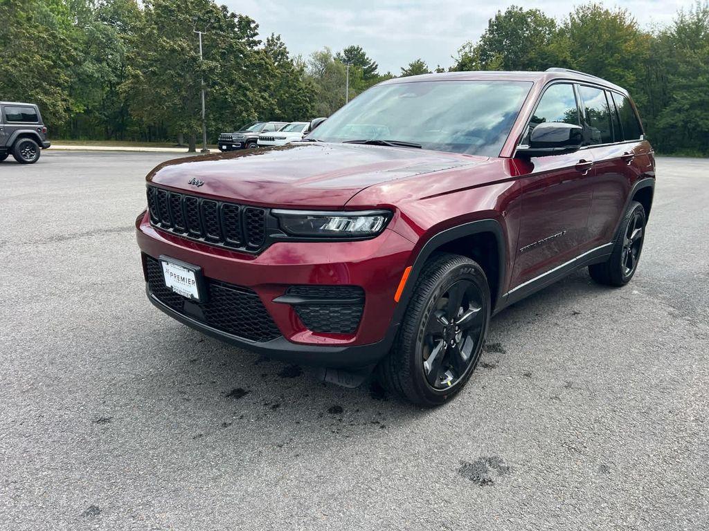 new 2025 Jeep Grand Cherokee car, priced at $44,750