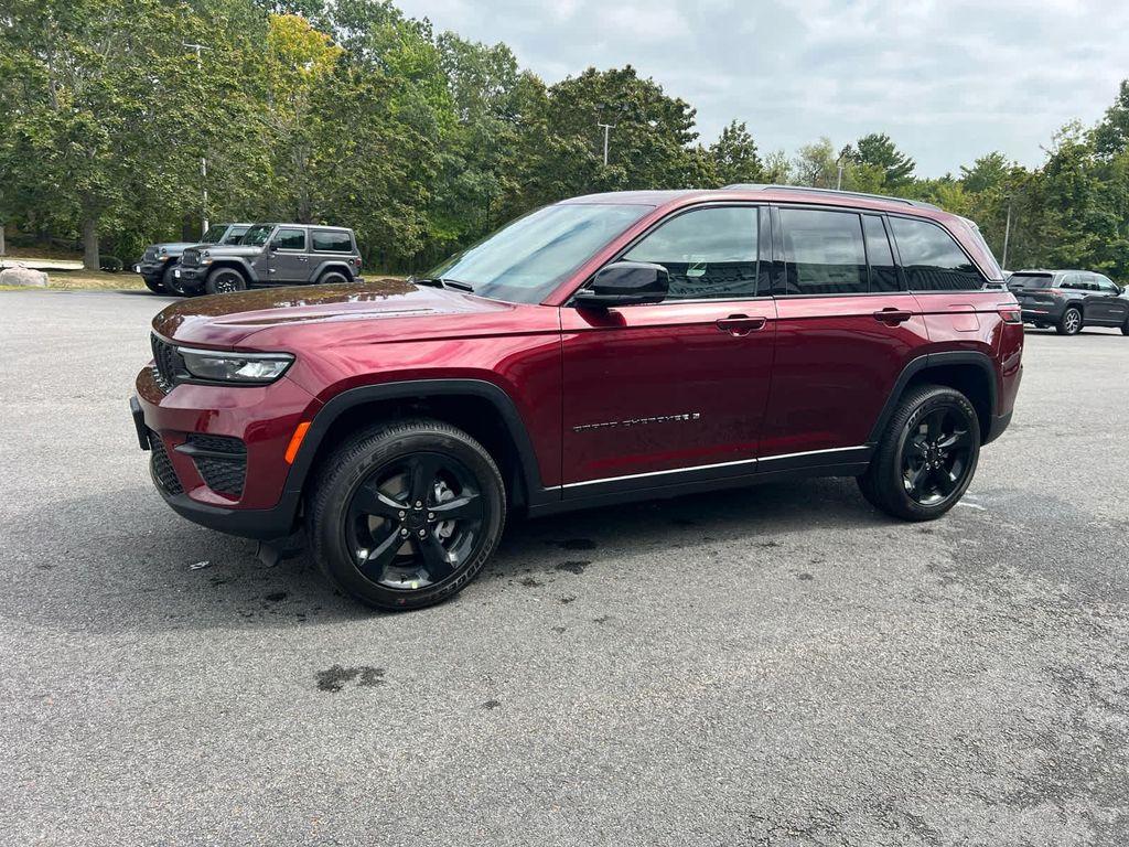 new 2025 Jeep Grand Cherokee car, priced at $44,750