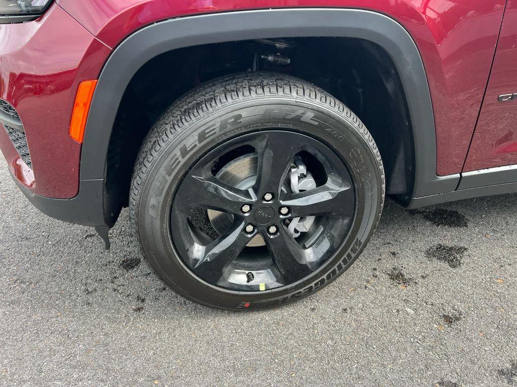 new 2025 Jeep Grand Cherokee car, priced at $44,750