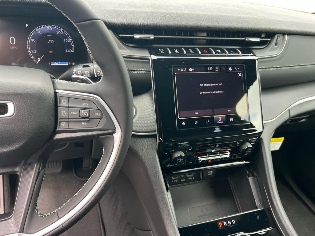 new 2025 Jeep Grand Cherokee car, priced at $44,750