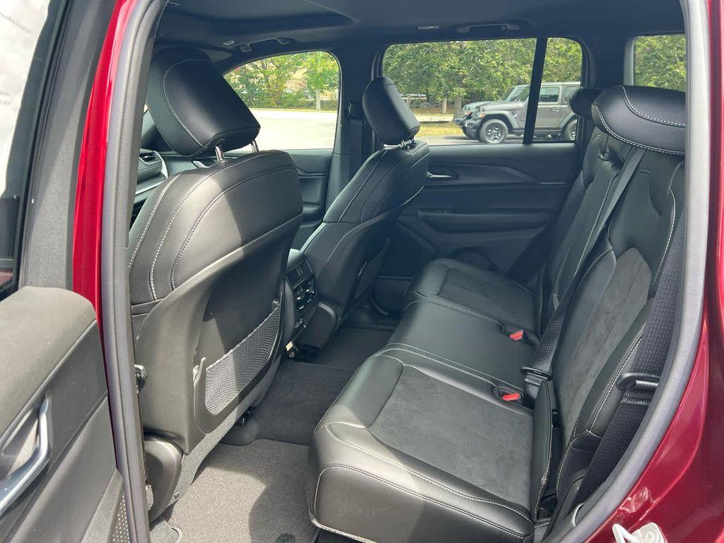 new 2025 Jeep Grand Cherokee car, priced at $44,750