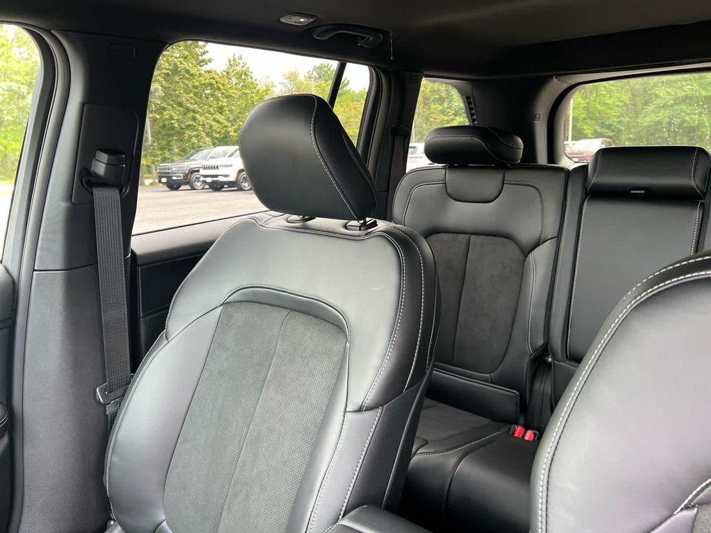 new 2025 Jeep Grand Cherokee car, priced at $44,750
