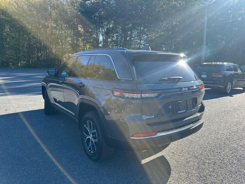 new 2025 Jeep Grand Cherokee car, priced at $45,250