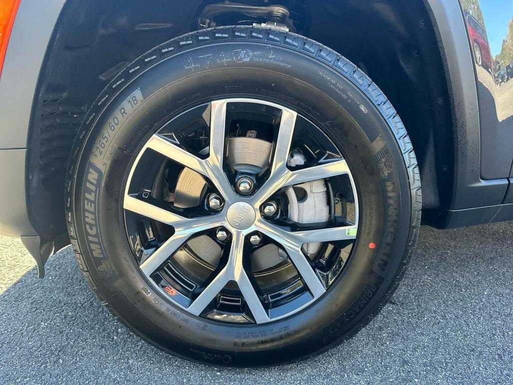 new 2025 Jeep Grand Cherokee car, priced at $45,250