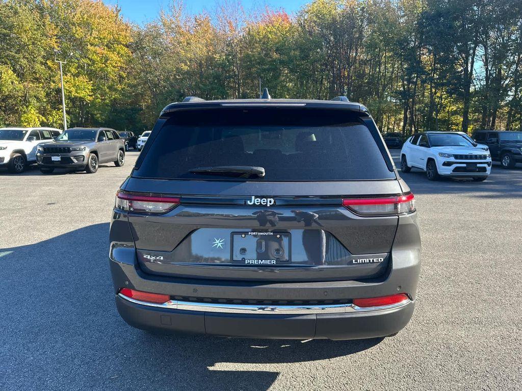 new 2025 Jeep Grand Cherokee car, priced at $45,250
