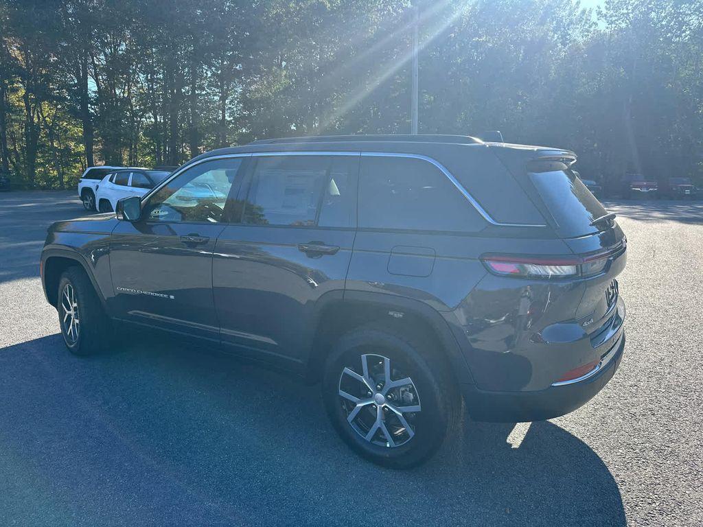 new 2025 Jeep Grand Cherokee car, priced at $45,250