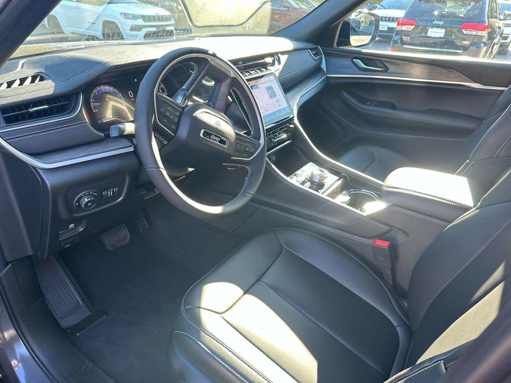 new 2025 Jeep Grand Cherokee car, priced at $45,250