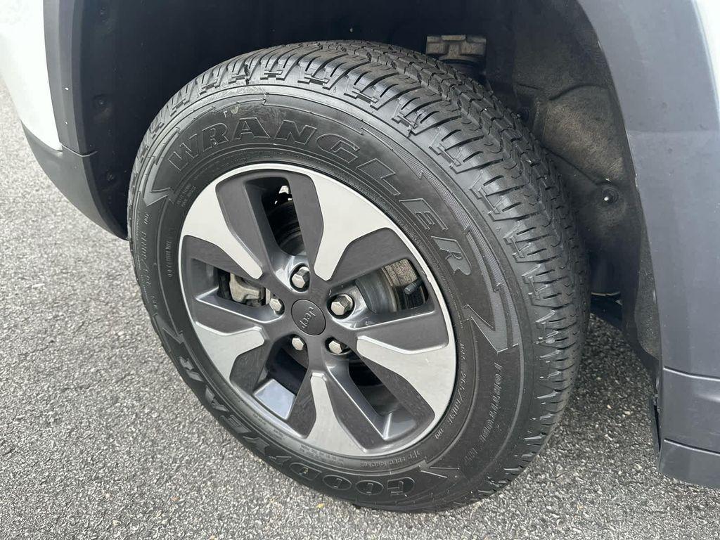 used 2022 Jeep Grand Cherokee 4xe car, priced at $26,575