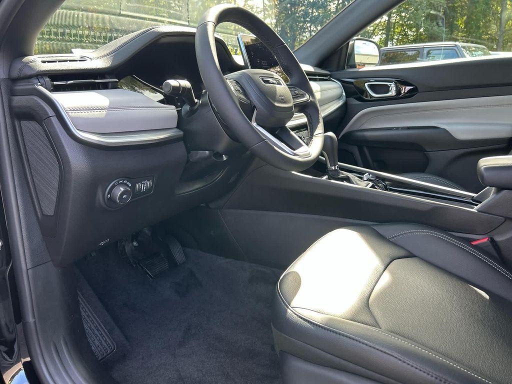 new 2025 Jeep Compass car, priced at $29,000