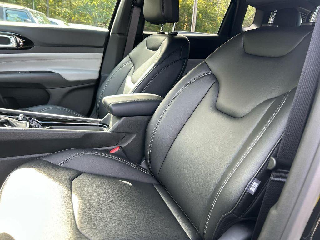 new 2025 Jeep Compass car, priced at $29,000