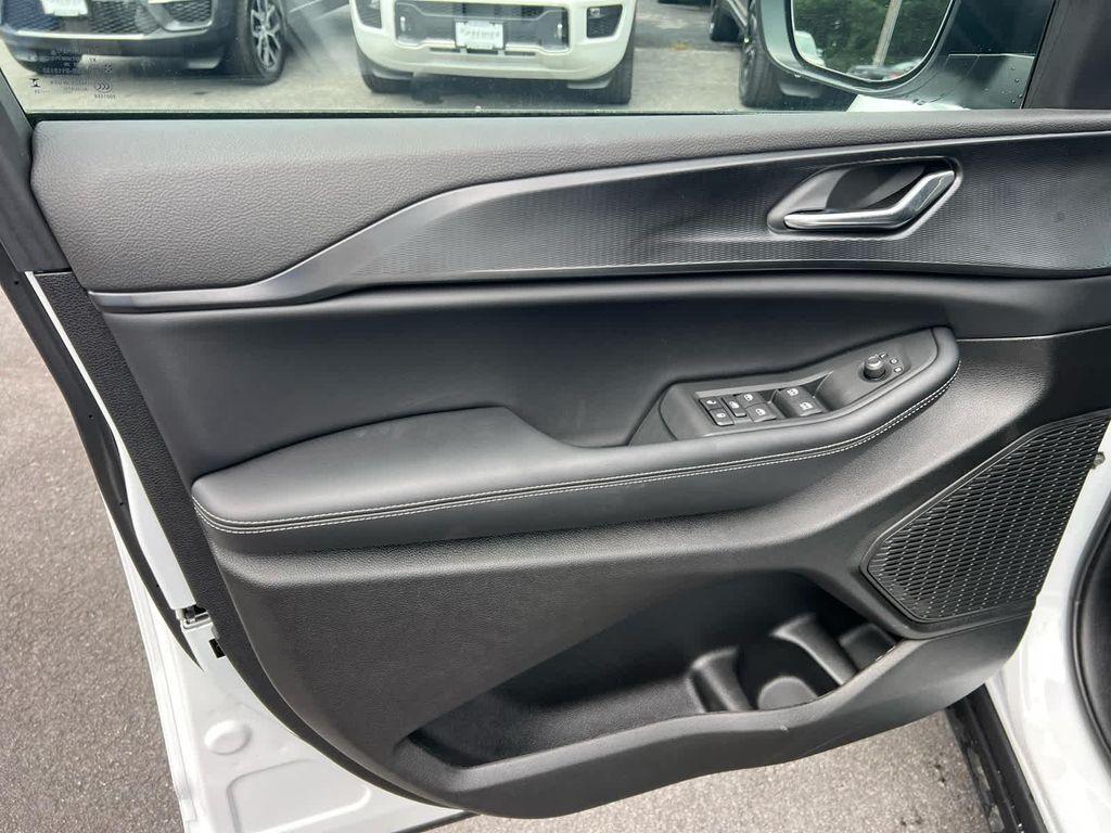 new 2025 Jeep Grand Cherokee L car, priced at $40,500