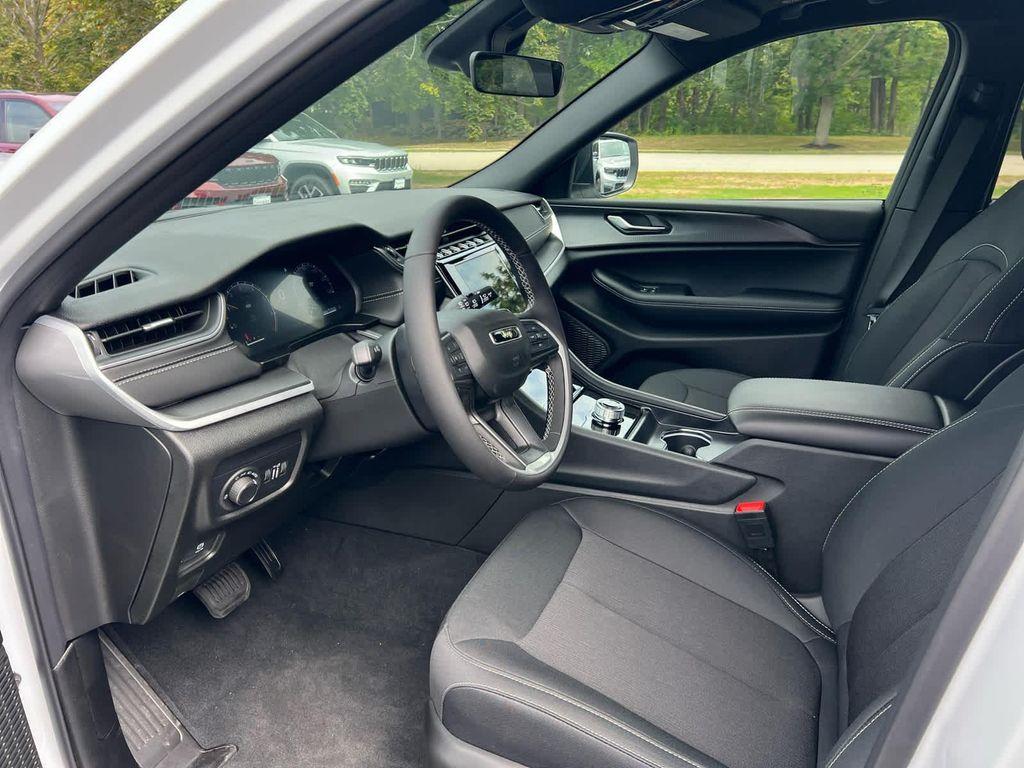 new 2025 Jeep Grand Cherokee L car, priced at $40,500