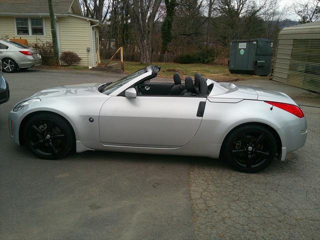 used 2009 Nissan 350Z car, priced at $10,999