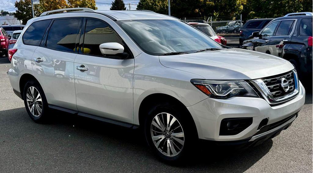 used 2020 Nissan Pathfinder car, priced at $9,999