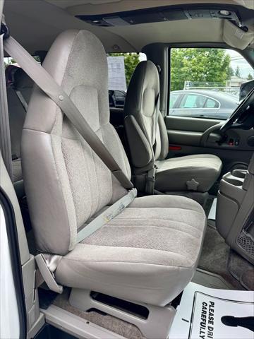 used 2001 GMC Safari car, priced at $9,999