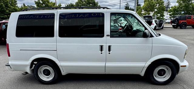 used 2001 GMC Safari car, priced at $9,999