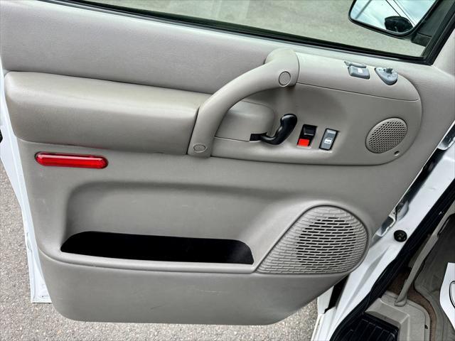 used 2001 GMC Safari car, priced at $9,999