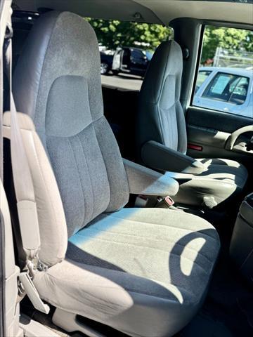 used 2001 GMC Safari car, priced at $9,999