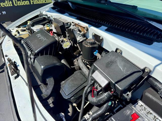 used 2001 GMC Safari car, priced at $9,999