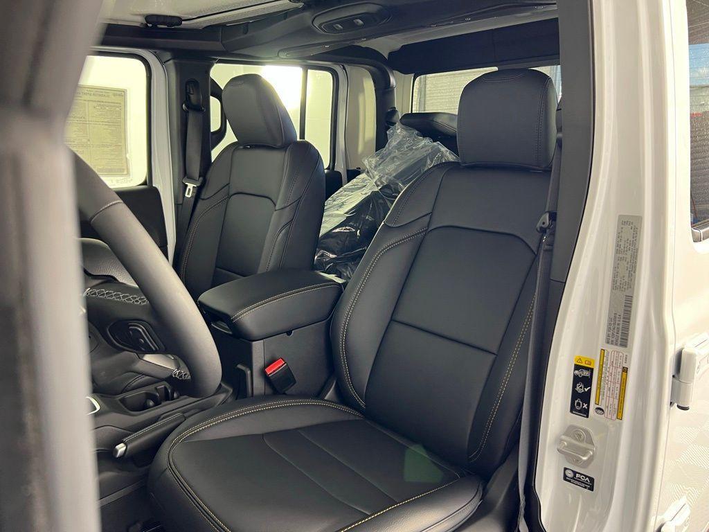 new 2025 Jeep Gladiator car, priced at $42,565