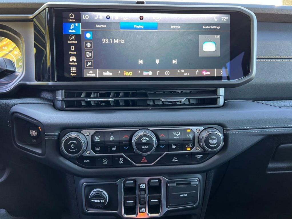 new 2025 Jeep Gladiator car, priced at $42,565