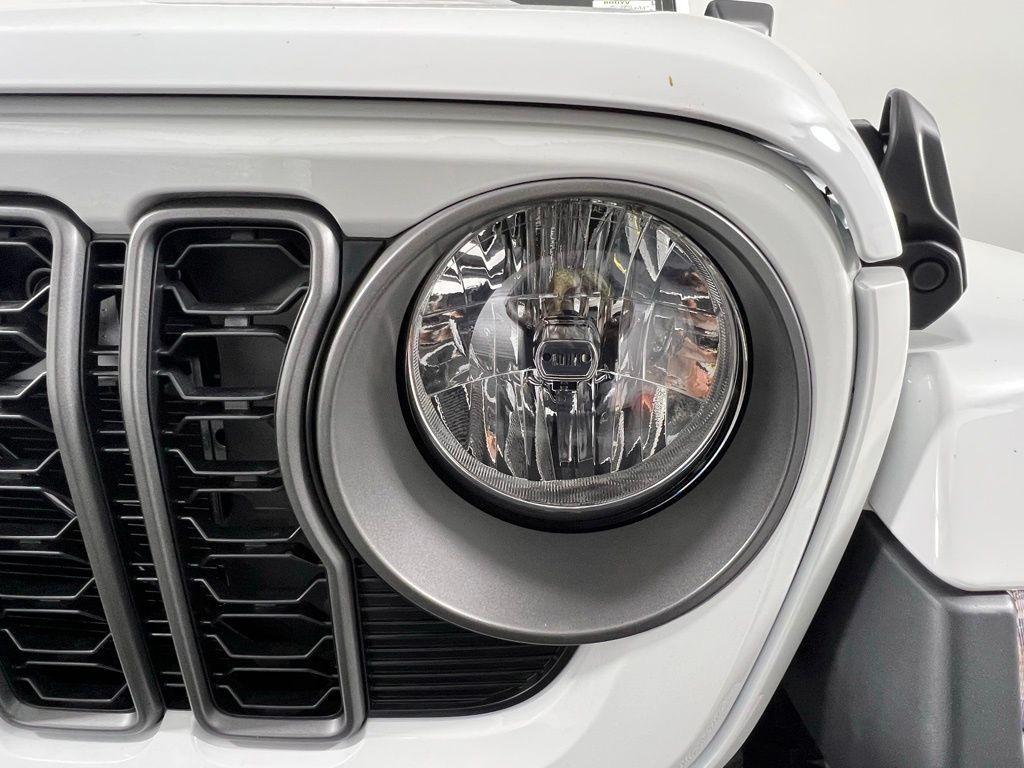 new 2025 Jeep Gladiator car, priced at $42,565