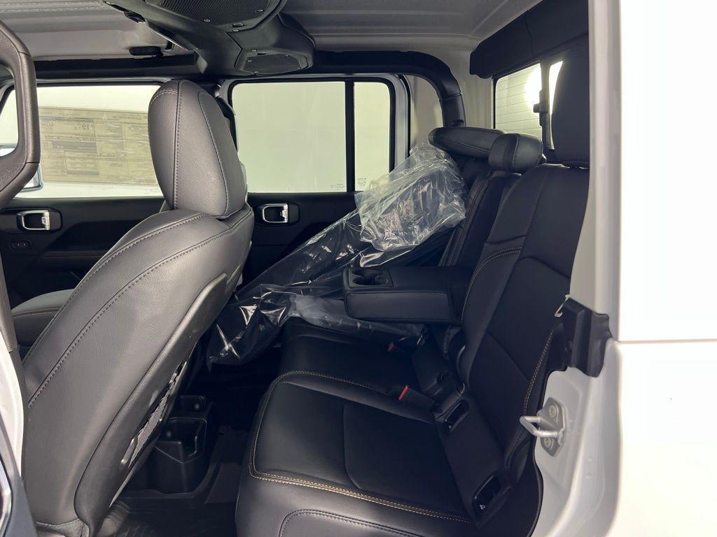 new 2025 Jeep Gladiator car, priced at $42,565