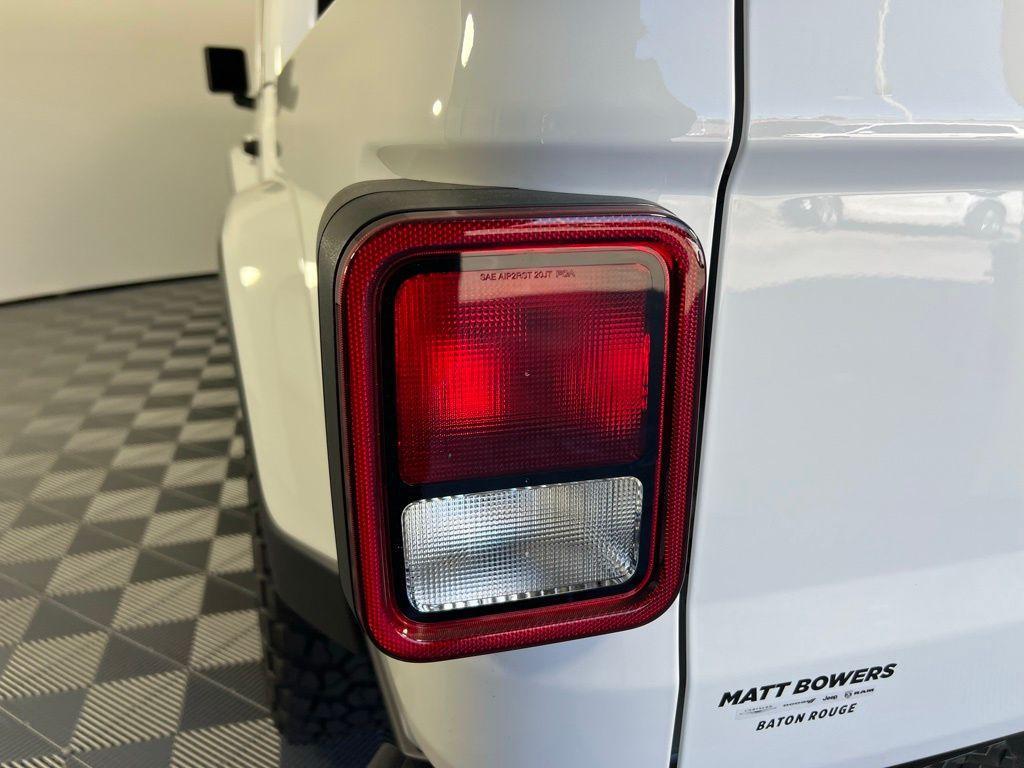 new 2025 Jeep Gladiator car, priced at $42,565