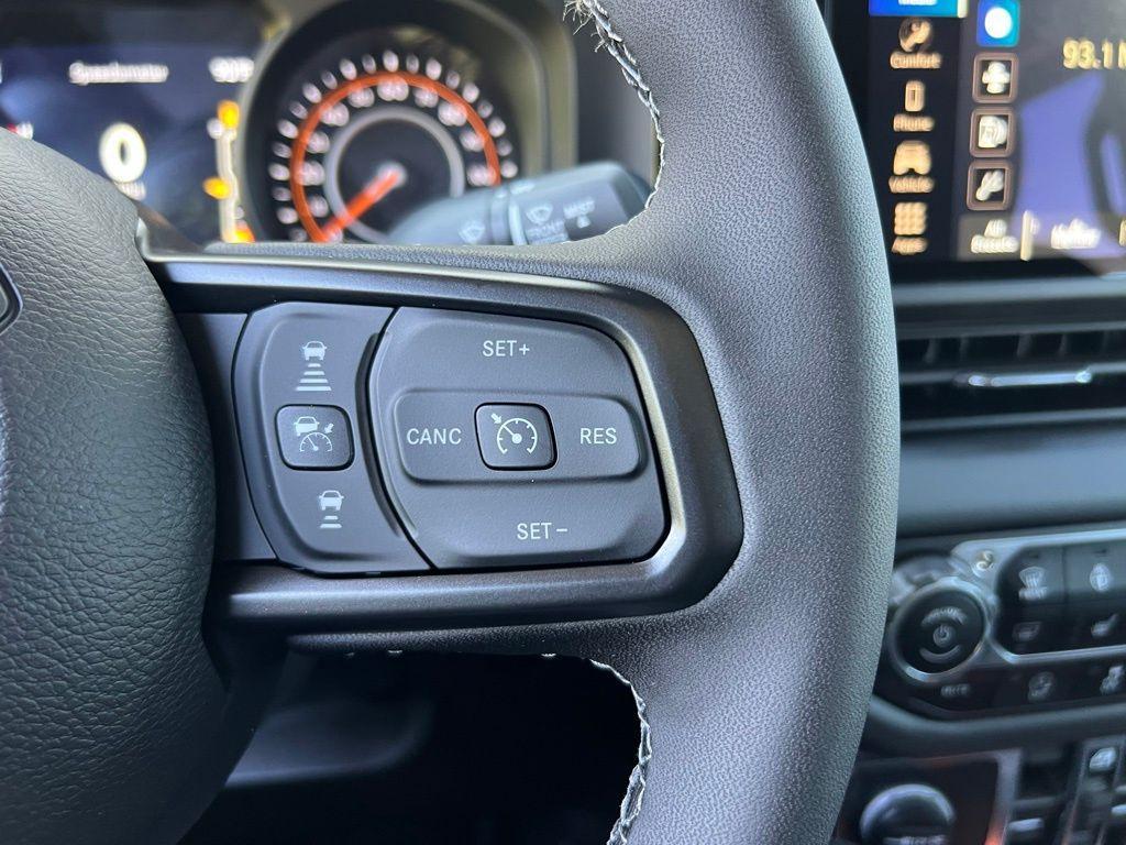 new 2025 Jeep Gladiator car, priced at $42,565