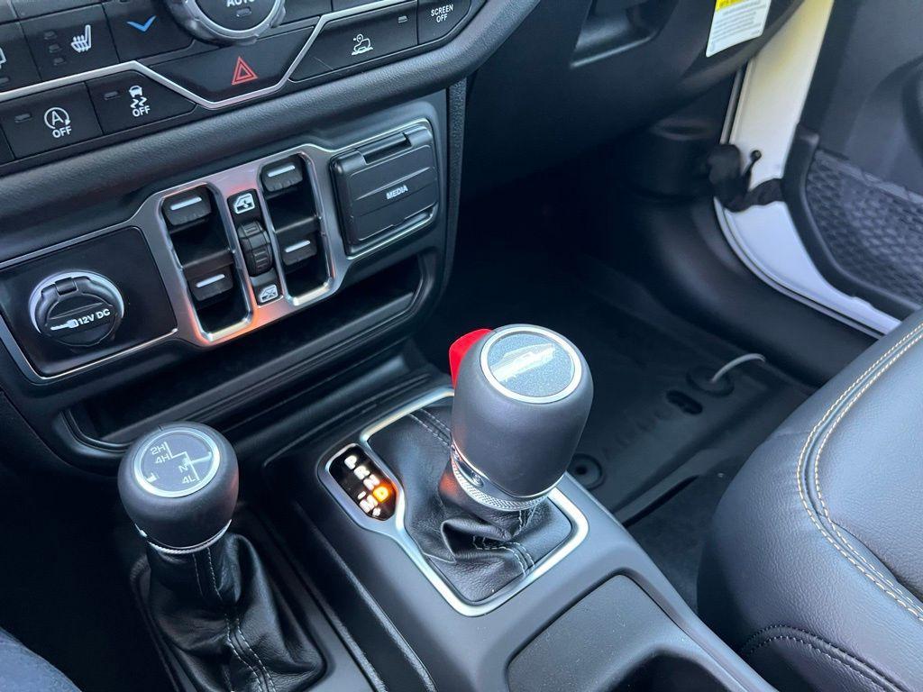 new 2025 Jeep Gladiator car, priced at $42,565