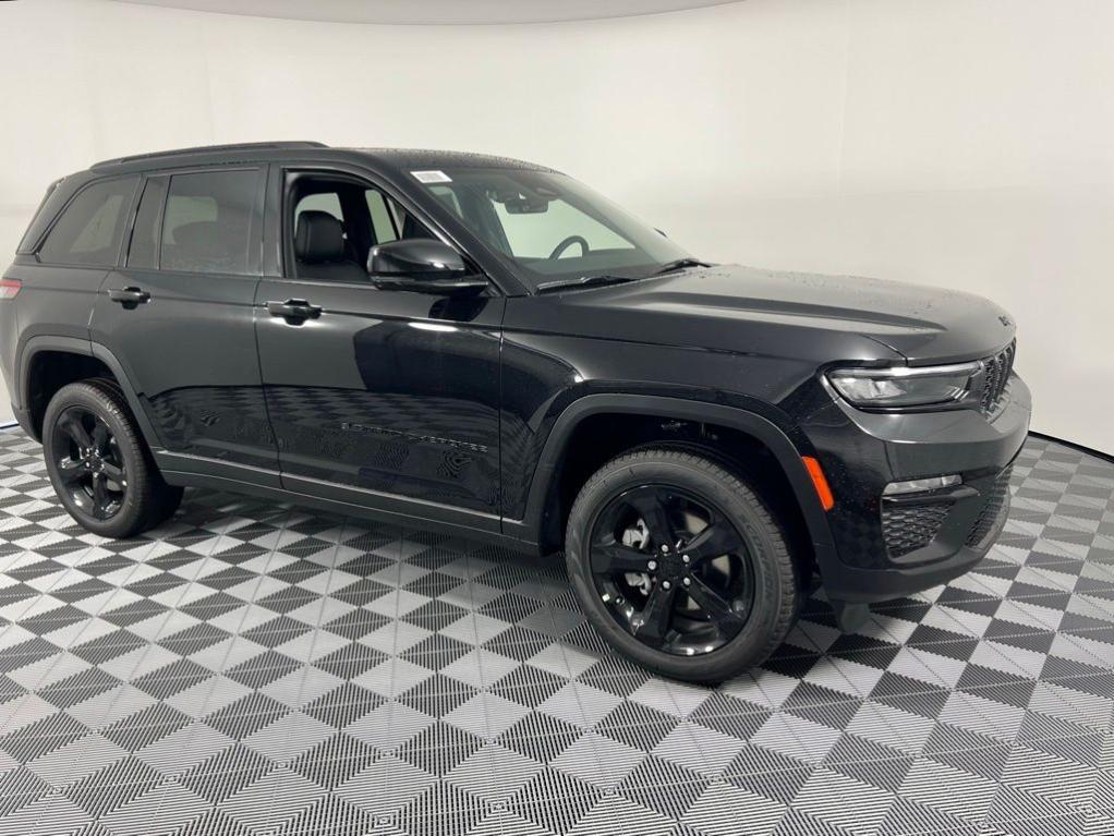 new 2025 Jeep Grand Cherokee car, priced at $35,720