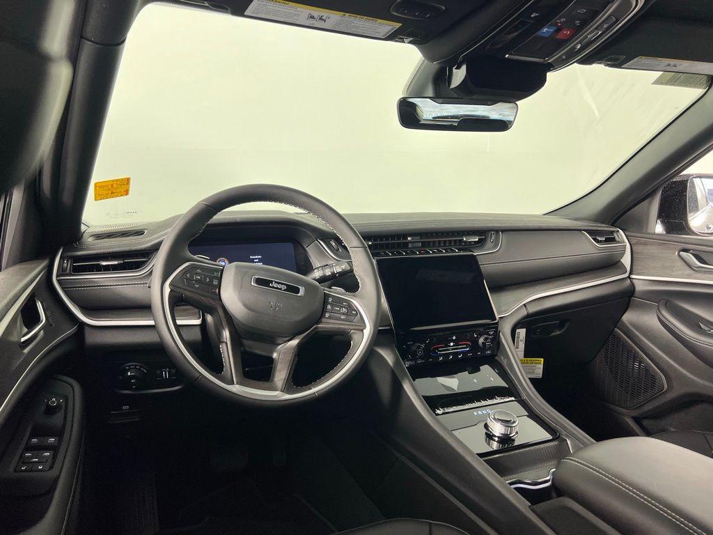 new 2025 Jeep Grand Cherokee car, priced at $35,720