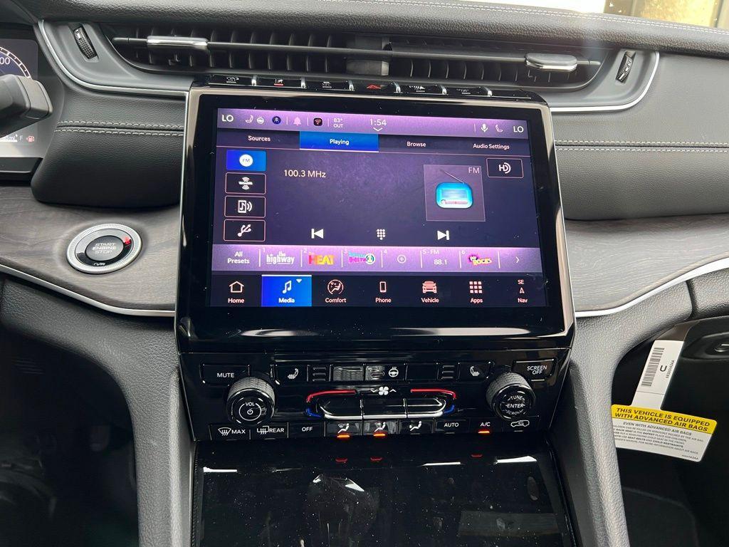 new 2025 Jeep Grand Cherokee car, priced at $35,720
