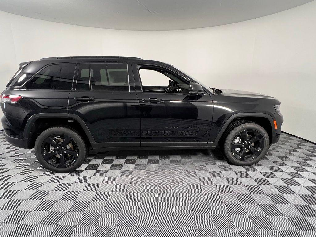 new 2025 Jeep Grand Cherokee car, priced at $35,720