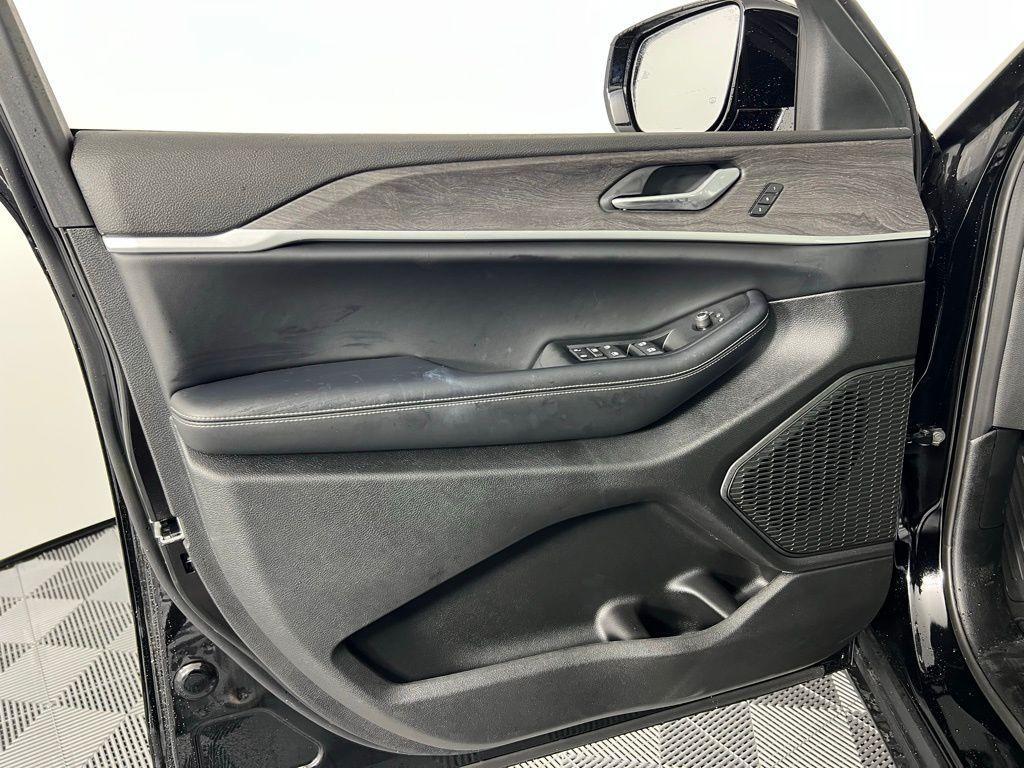 new 2025 Jeep Grand Cherokee L car, priced at $42,943