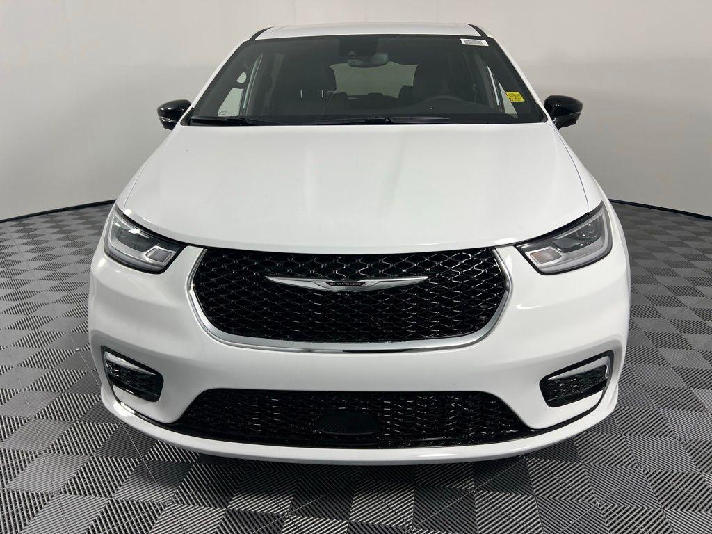 new 2025 Chrysler Pacifica car, priced at $40,725