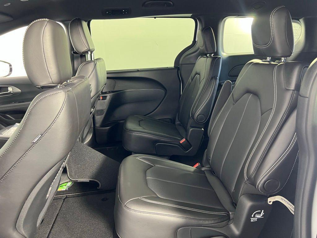 new 2025 Chrysler Pacifica car, priced at $40,725